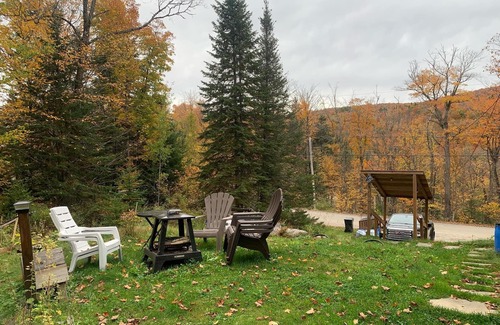 St-Adolphe-d'Howard Ski Chalet | Cocooning on the mountain with fireplace and spa.