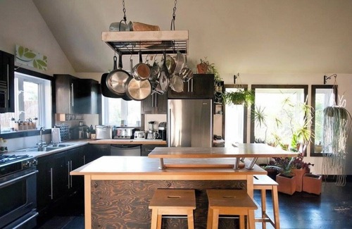 Magog Ski Chalet | Cocooning and spa Mount Orford ski cottage. Pet-Friendly!