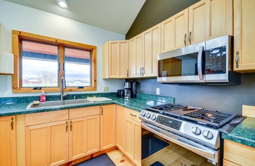 Cody House | Cody retreat with a view and hot tub