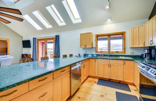 Cody House | Cody retreat with a view and hot tub