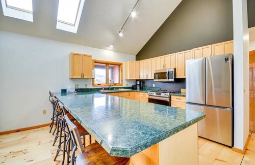 Cody House | Cody retreat with a view and hot tub