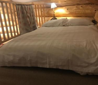 Glasbury Cabin | Coed y Marchog Woodland Retreat