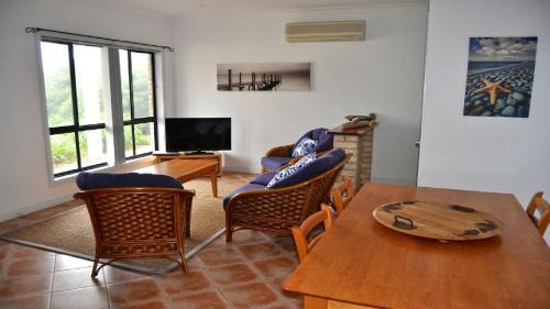 Lake Wangary House | Coffin Bay Retreat