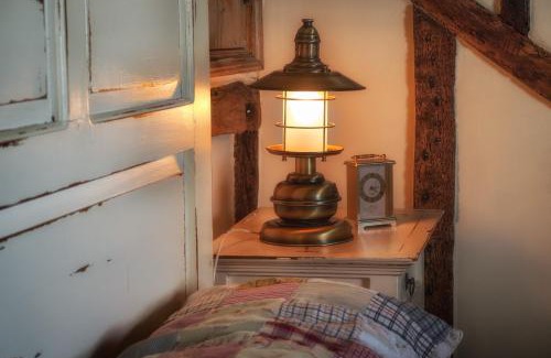 Stone in Oxney Apartment | Coldharbour Cottage
