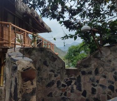 Villagomez Ski Chalet | Colibamboo The Cabin. Cabaña elevada con mirador montaña malla y jacuzzi