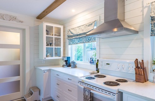 Vernon House | Colibri Hideaway- 3br cozy country getaway