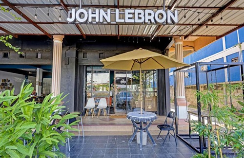 Tanjung Uncang Hotel | Collection O 91499 John Lebron House