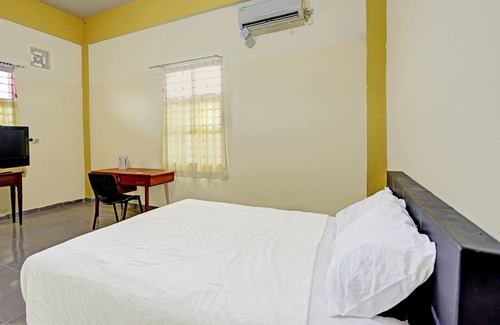 Tanjung Uncang Hotel | Collection O 91499 John Lebron House