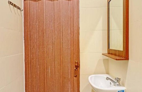 Tanjung Uncang Hotel | Collection O 91499 John Lebron House