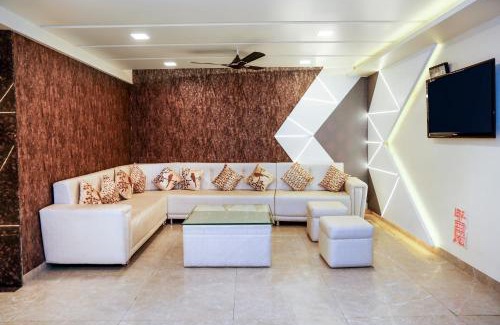 Jhansi Hotel | Collection O Om Residency