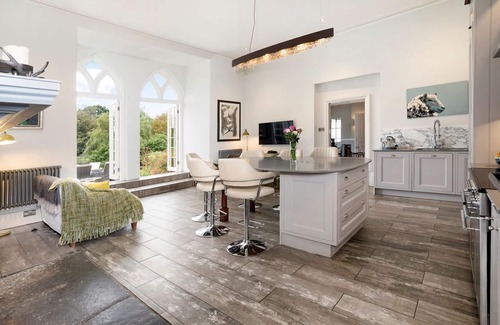 Christchurch Villa | Colleton Hall - Six Bedroom Villa, Sleeps 12