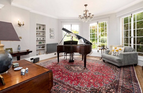 Christchurch Villa | Colleton Hall - Six Bedroom Villa, Sleeps 12