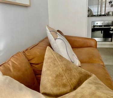 Collingwood Apartment | Collingwood Cool + Fast Wi-fi & Secure Car Park