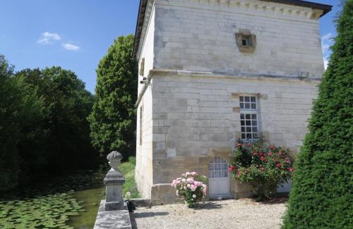 Vitry-la-Ville House | Colombier du château