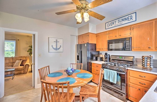 Issue House | Colonial Beach House w/Patio: 2 Blocks to Beach!