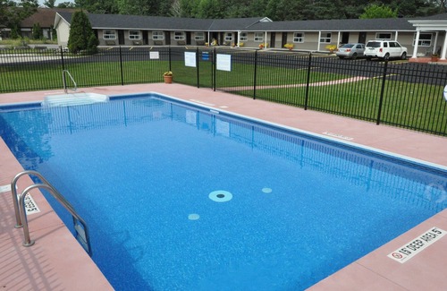 Tay Valley Hotel | Colonial House Motor Inn