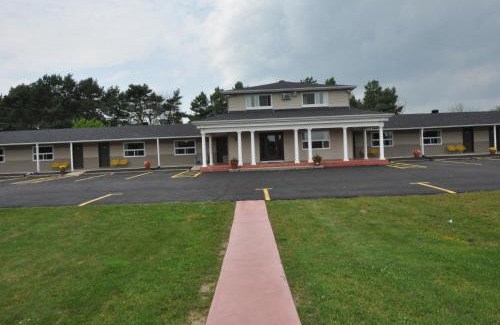 Tay Valley Hotel | Colonial House Motor Inn