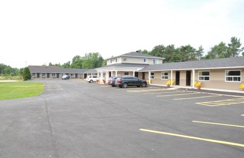 Tay Valley Hotel | Colonial House Motor Inn