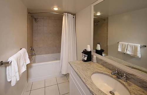 Harbor Springs Hotel | Colonial Inn in Harbor Springs