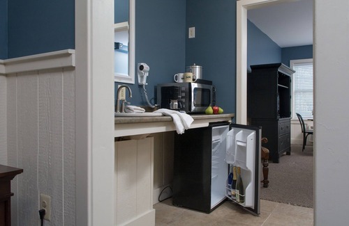 Smithville Bed & Breakfast | Colonial Inn