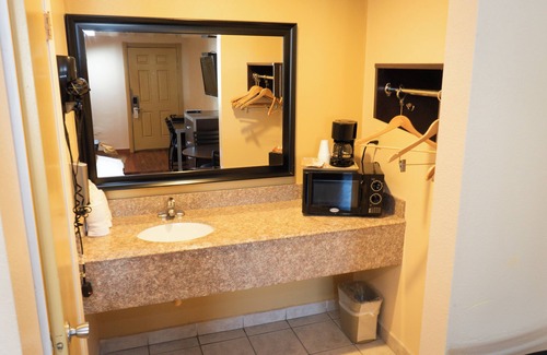 Hammond Hotel | Colonial Inn