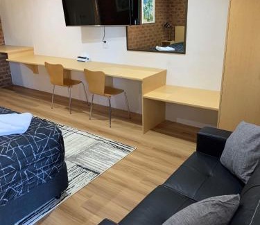 West Wyalong Hotel | Colonial Motor Inn