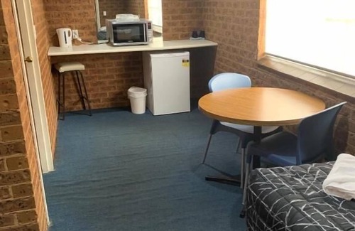West Wyalong Hotel | Colonial motor inn