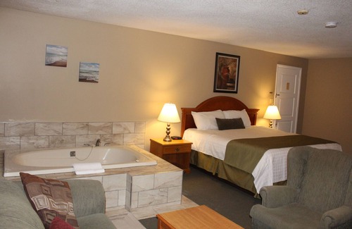 Gananoque Hotel | Colonial Resort-1000 Islands