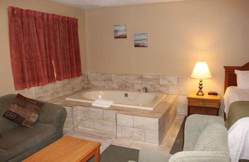 Gananoque Hotel | Colonial Resort-1000 Islands