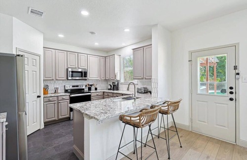 Saginaw House | Colonial Style Retreat ft Pool, Cinema, jacuzzi