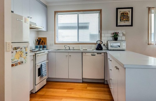 Cape Woolamai House | Colonnades - sleeps 13