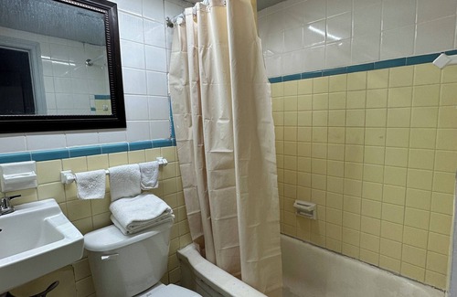 Columbus Hotel | Colony Inn By OYO Columbus US-280