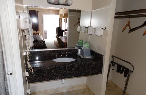 Brookfield Hotel | Colony Motel
