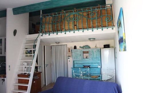 Miramar Apartment | Color in the Marquesas