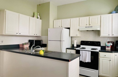 Evansville House | Color Pop Casa | 2BR/1BA Townhome near Ford Center