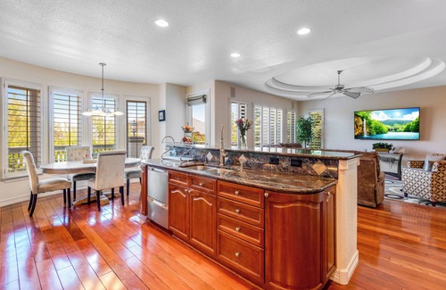 Aurora House | Colorado Lux Peace & Love (Top 2 Floors ONLY): Spacious & Cozy Scenic Views, Luxury, Pool Table