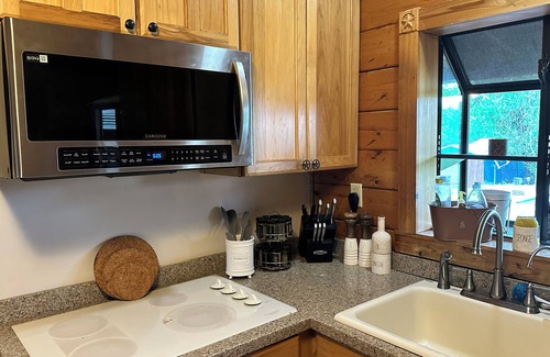 San Saba Cabin | Colorado River Cabin ~ San Saba/Bend~ pool & sauna near Colorado Bend State Park