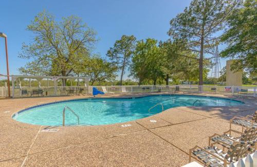 Columbus Other | Colorado River Camping Resort Wheelchair Accessible Cabin 4