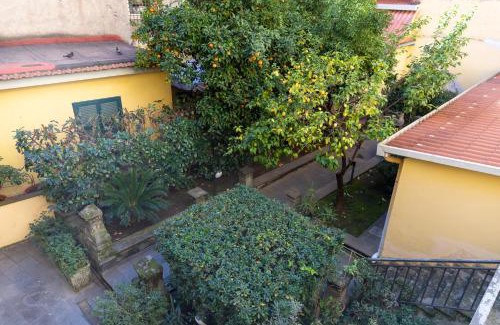Vittorio Emanuele Apartment | COLORED HOUSE UNTIL 7 PEOPLE ABOVE SqPLEBISCITO