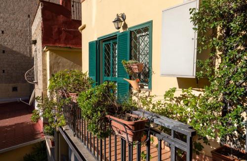 Vittorio Emanuele Apartment | COLORED HOUSE UNTIL 7 PEOPLE ABOVE SqPLEBISCITO