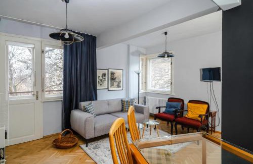 Oborishte Apartment | Colorful 2BD Apartment next to Serdika Center by Flat Mаnager