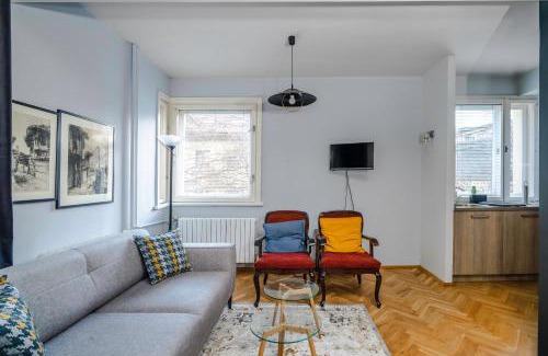 Oborishte Apartment | Colorful 2BD Apartment next to Serdika Center by Flat Mаnager