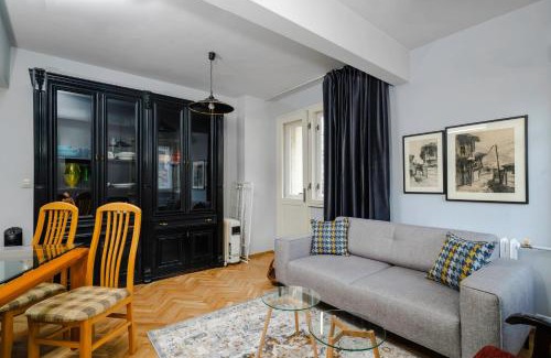 Oborishte Apartment | Colorful 2BD Apartment next to Serdika Center by Flat Mаnager