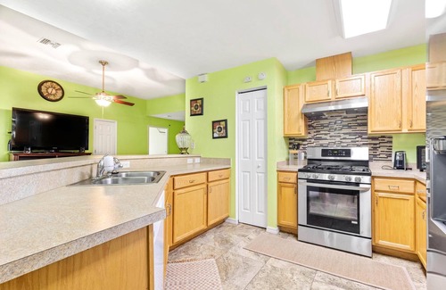 Gainesville House | Colorful 3 Bedroom Home - Close to GNV Airport