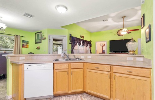 Gainesville House | Colorful 3 Bedroom Home - Close to GNV Airport