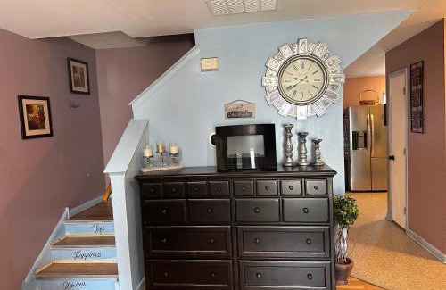 North Philadelphia West House | Colorful 3 bedrooms twin home near Center