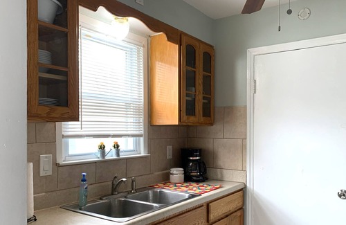 Pontiac House | Colorful and Stylish Retreat - 5 Min To GM