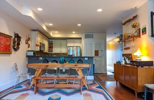 Bloomingdale House | Colorful, Artsy and Spacious 3BR/3BA 2 Level Condo