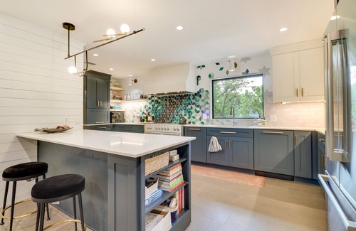 Oak Ridge House | Colorful Austin Home w/Covered Patio & Gas Grill!