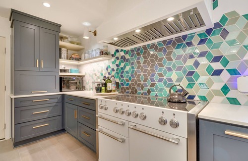 Oak Ridge House | Colorful Austin Home w/Covered Patio & Gas Grill!